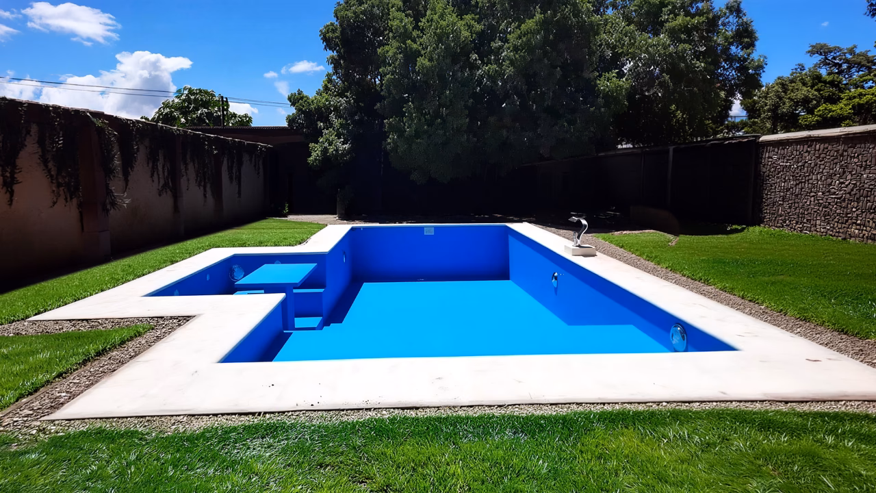 Piscina de hormigón construida por Construmax en General Güemes, Salta