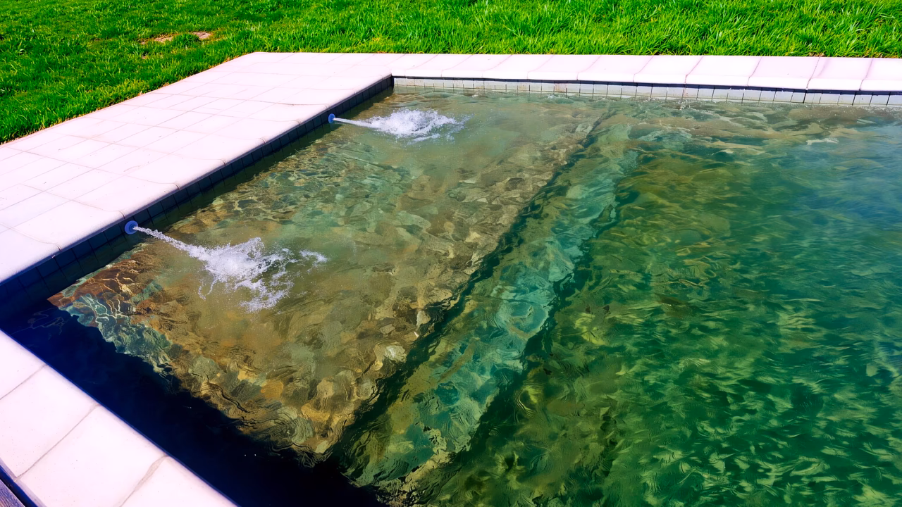 Piscina de hormigón construida por Construmax en el Hotel Puscana, Cachi, Salta