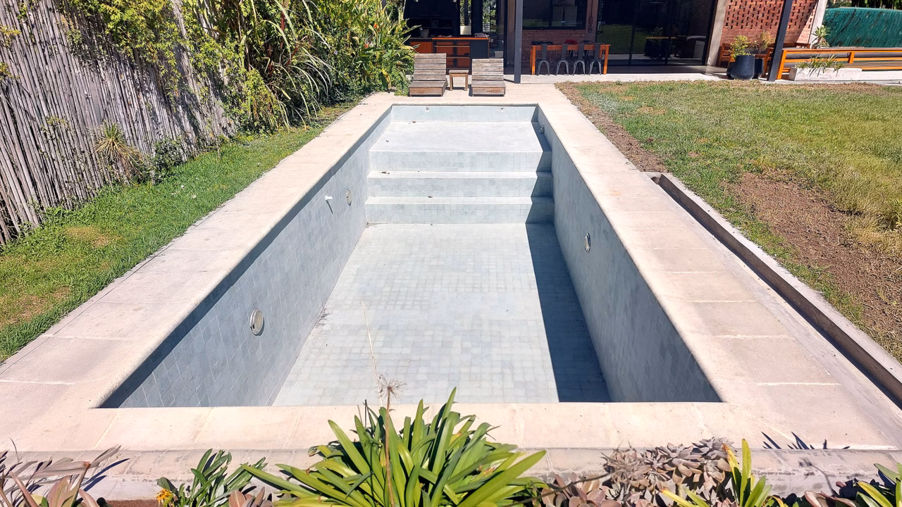 Supercloración de piscinas: cuándo hacerla y cómo hacerla bien
